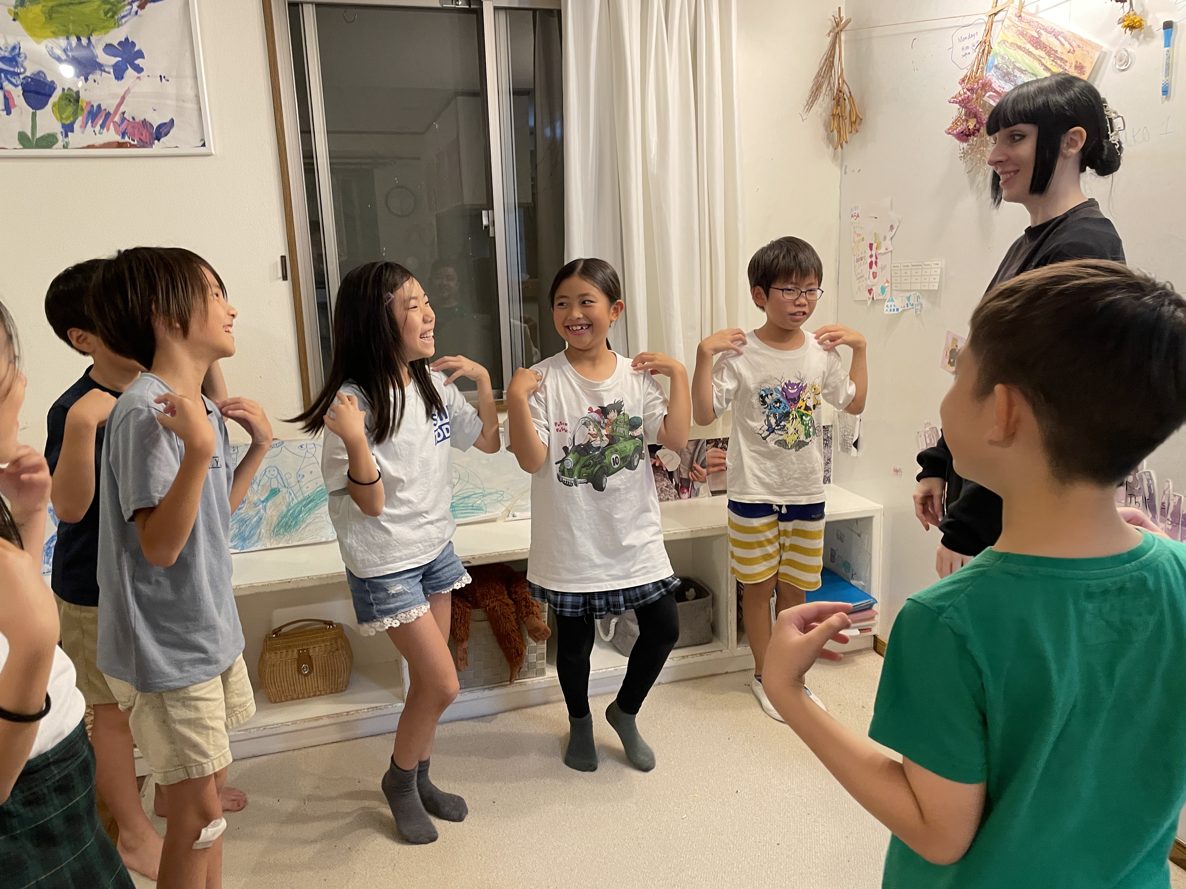 英語を学ぶ子どもたち