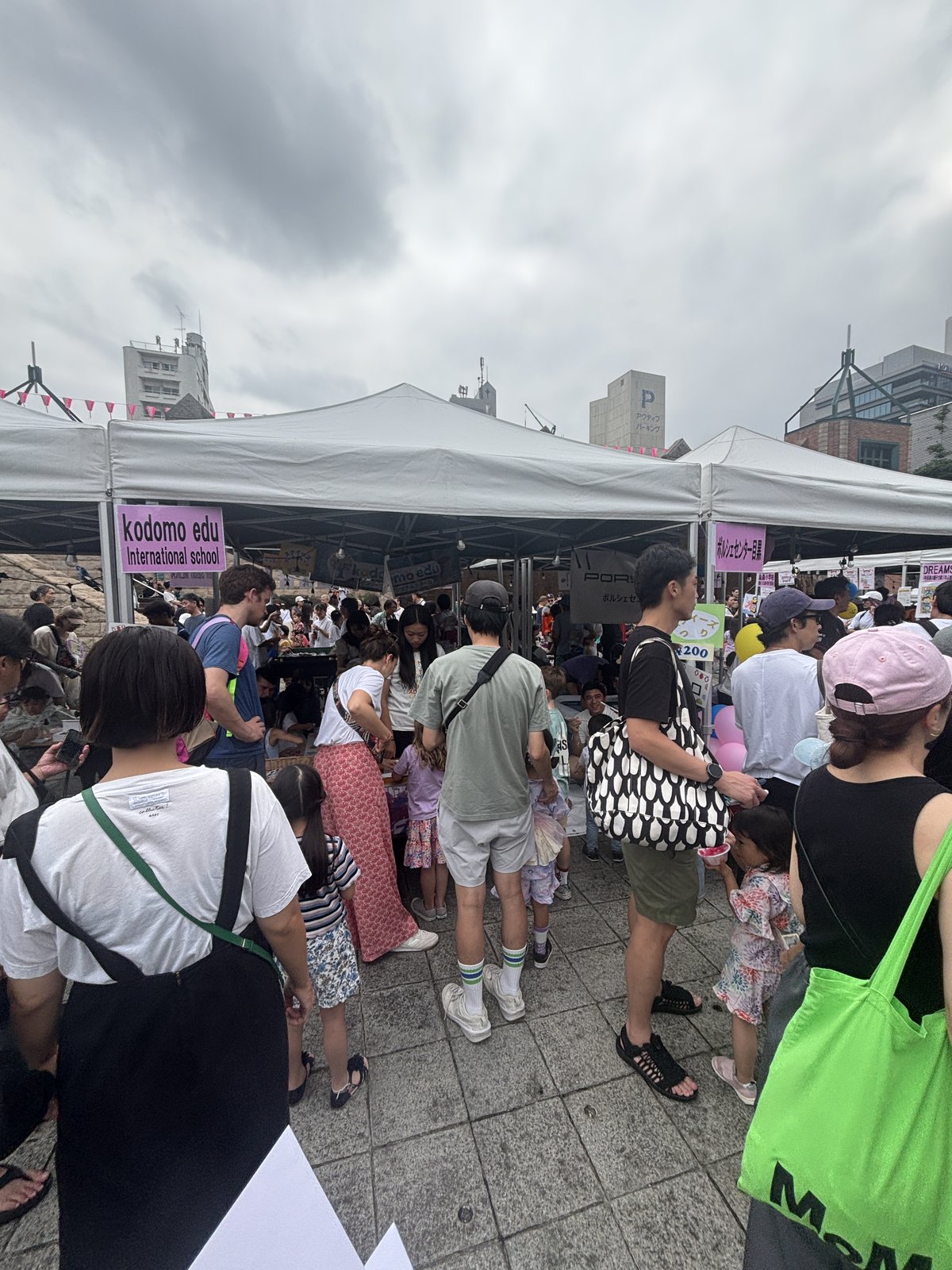 Kodomo eduのブース前に集まるご家族